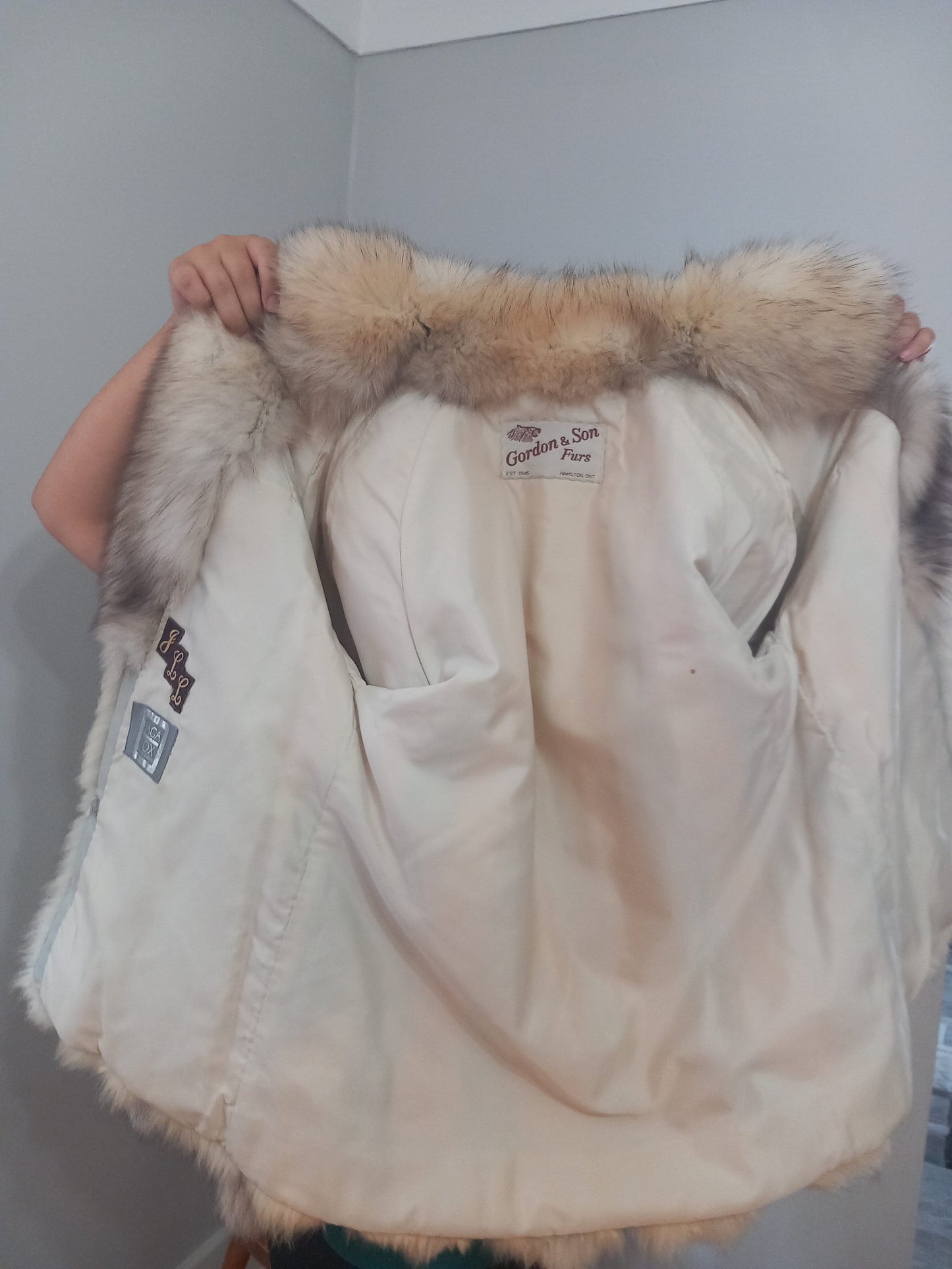 Great condition unique and luxury real fox coat, winter coat, taxidermy